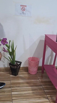 내 자지를 꺼내 접수원 앞 대기실 안에서 자위해