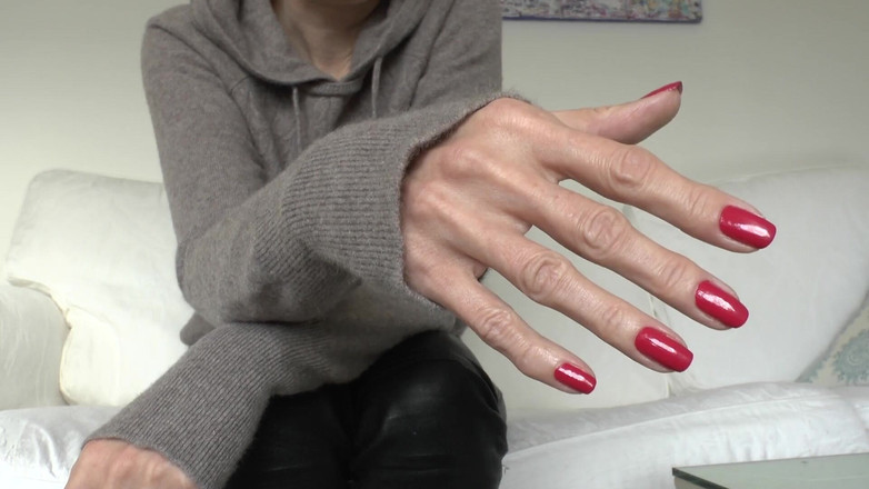 Lady Victoria Valente: Поклоняйся моим красным ногтям и мастурбация! Леди Виктория Валенте