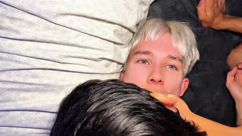 Active cock: Twink sikişiyor, derin gırtlak, yüze boşalma