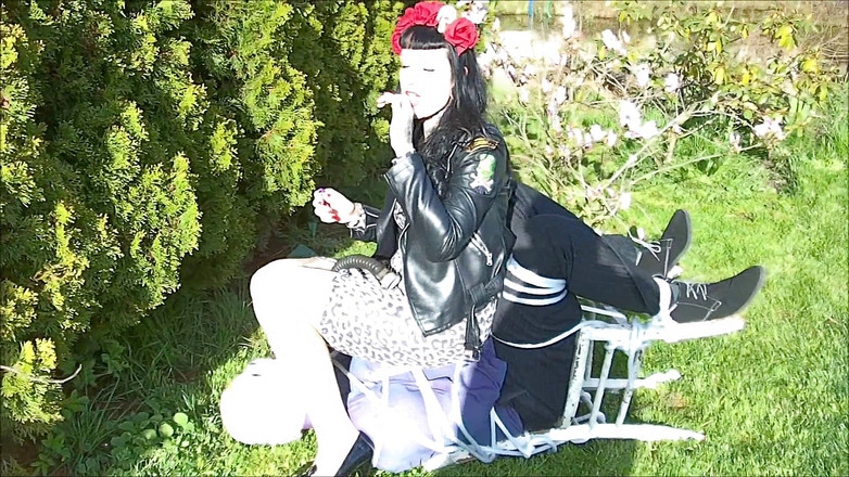 Domina Lady Vampira - SM Studio Femdom Empire: Rockabilly kızı - benim zevkim senin aşağılaman