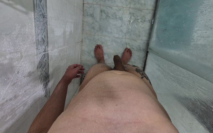 Lkdick8: Cowok gemuk lagi mandi