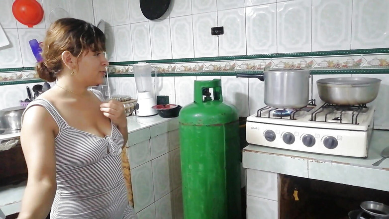 ANGELES: Eu fico com tesão e eu fodo o encanador