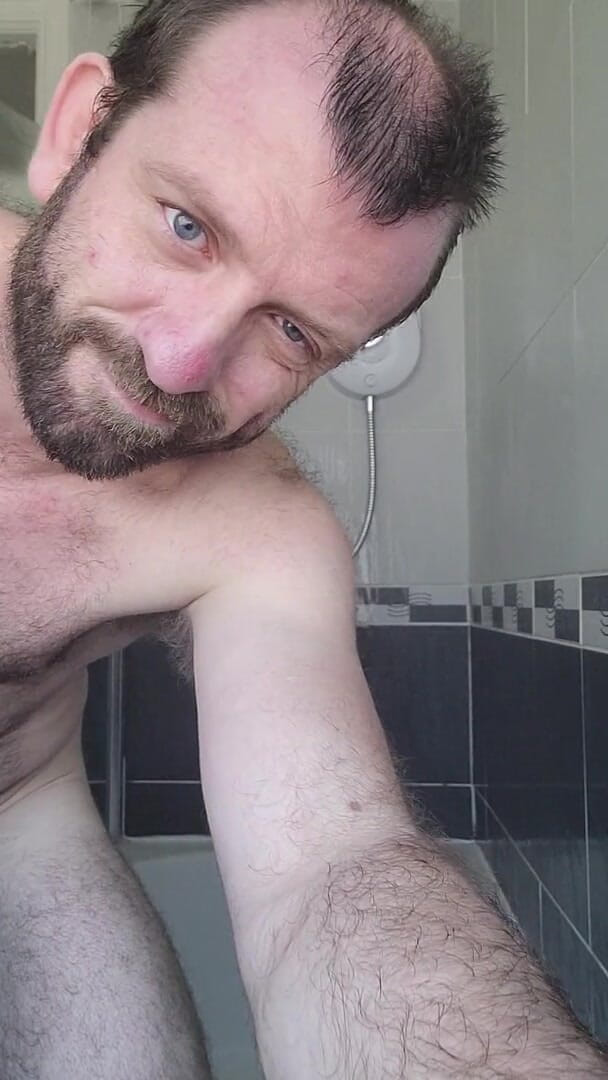 3 moons ltd: Chilled shower scene