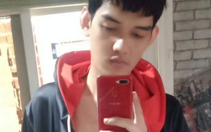 Tempest. Boy: L'eccitante ragazza asiatica si masturba