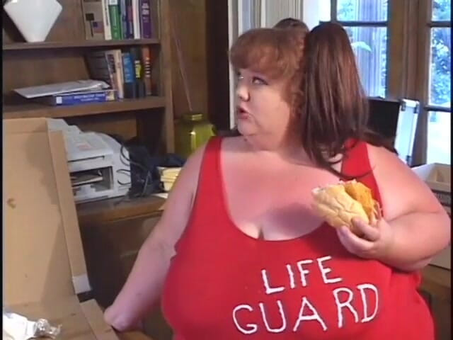 Best Butts: Blonde BBW seduces hunk to bang her in bed