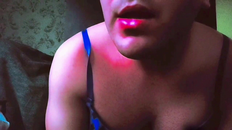 Kitty_Cross: Pinggul bergoyang, klip penuh dosa