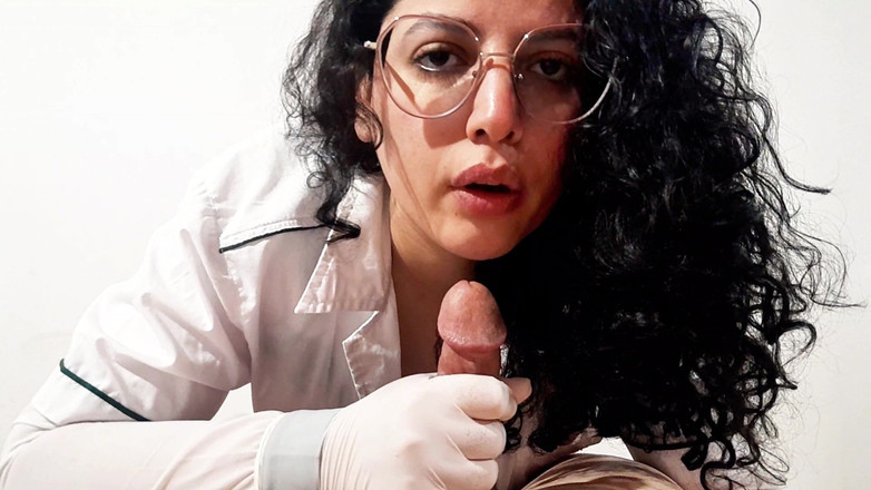 Babyluna939: 내 욕망을 참을 수 없어 환자의 자지를 빨아 2부