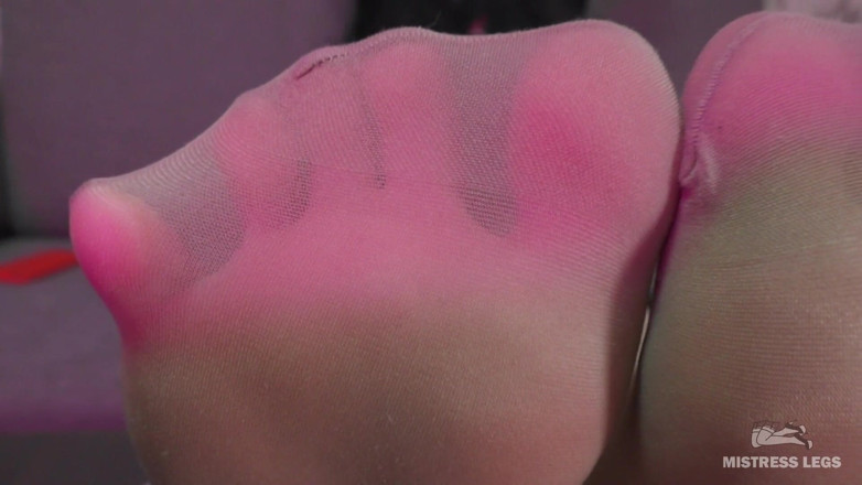 Mistress Legs: The cutest feet and toes in sheer nude pantyhose