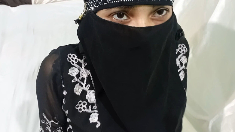 Dearshivani: Bonita muçulmana meia-irmã foi fodida por seu meio-irmão