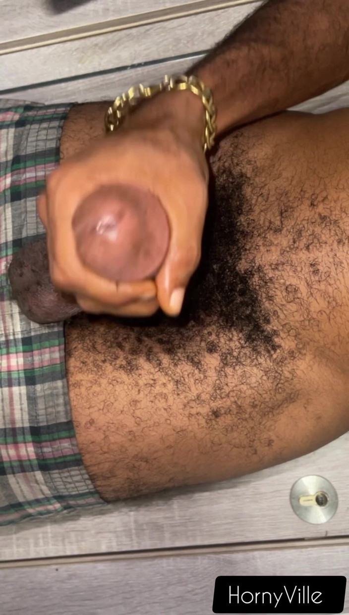 HornyVille G: Porno izliyor ve mastürbasyon yapıyor