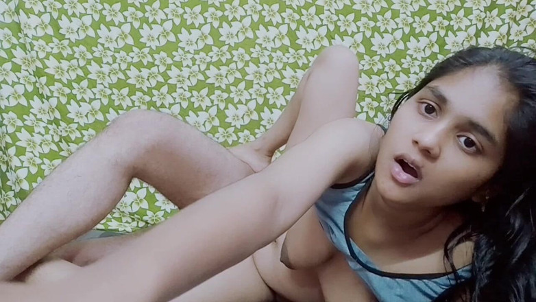 Couplemastiii: Індійська дезі струнка бхабхі жорстко відтрахана її сусідом у приватній кімнаті