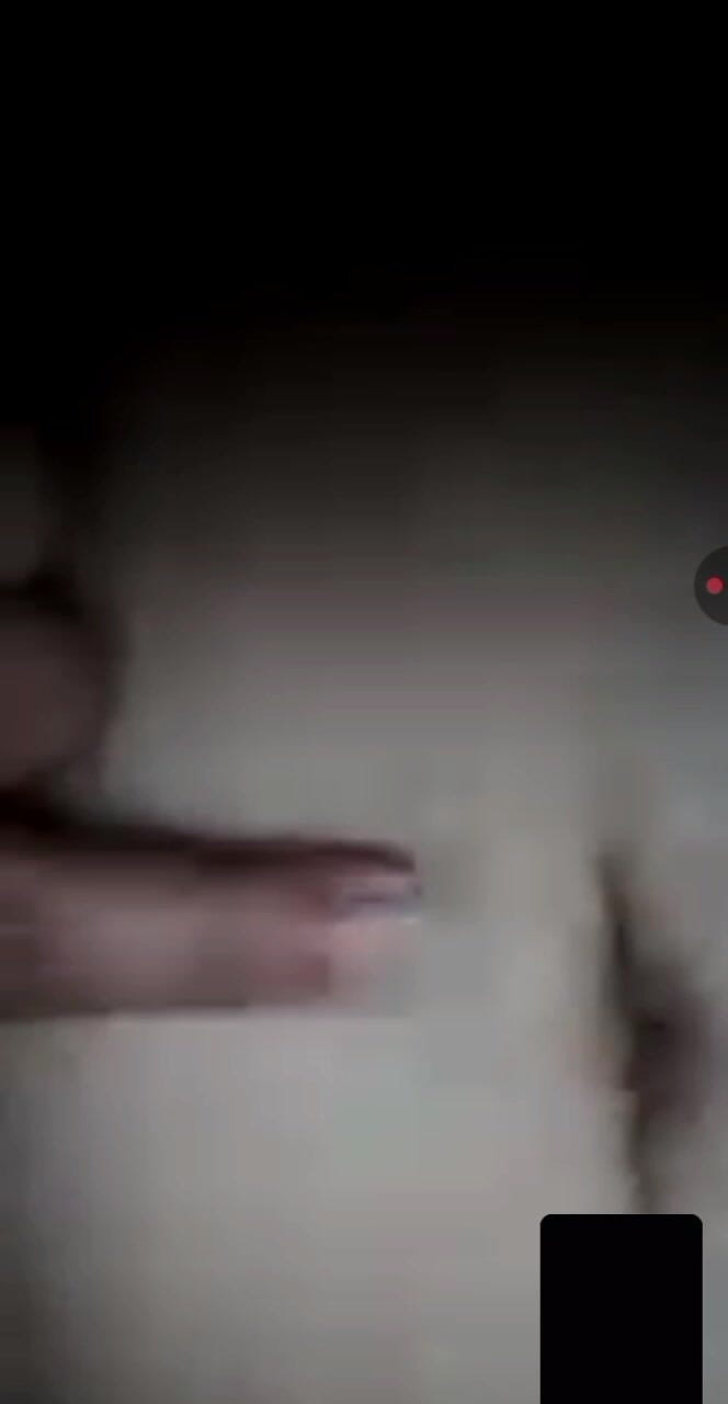 Asim xsim: Il ditalino della figa di una ragazza pathan video virale...