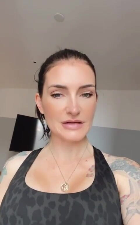 Adreena Winters: 我实际上不能让你更容易地对待你的女王这个情人节。