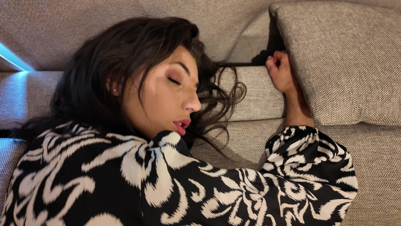 Amateur Homemade Porn: Mengongkek adik tiri amatur saya yang berumur 18 tahun