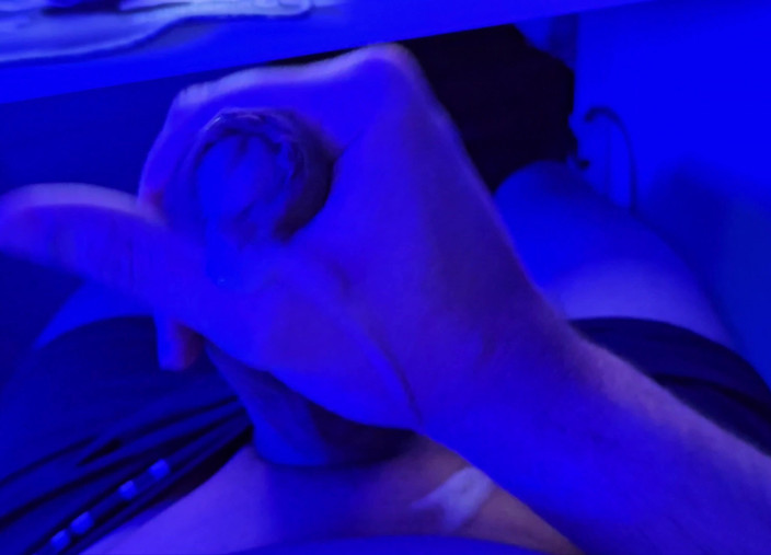 Lkdick8: Leche bajo la luz azul