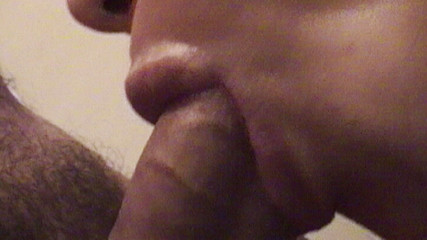 Amateurs videos: Pembantu rumah melakukan seks oral pada bos dengan kamera di...