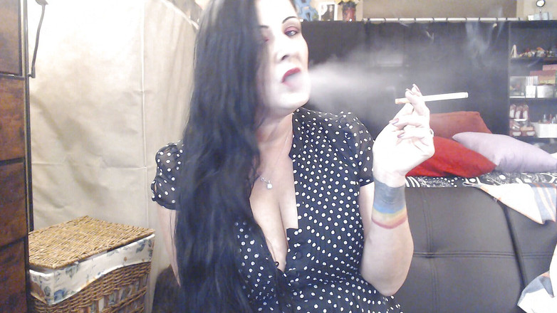 Abby Anna: Despertarse y esclava de humo