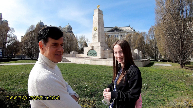 Immoral Family: Turis rusia mungil kate quinn muncrat dan dicrot di dalam...