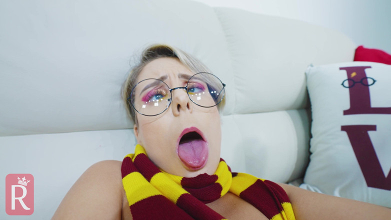 Redqueen films: Studentka v Bradavicích dostane anální šukání se sexuální mašinou