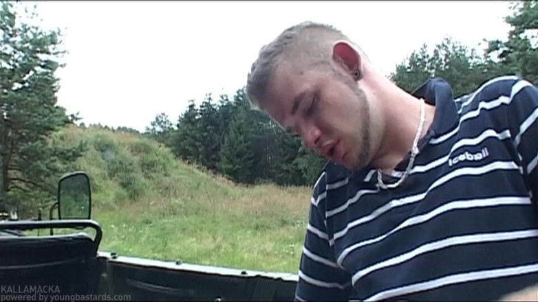 Young Bastards: Perwersyjny punk roztrzaskany w lesie