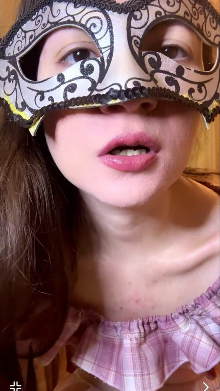 JuliaVeil: POV Od Dołu: Tańcz Na Twarzy W Białych Otwartych Rajstopach...