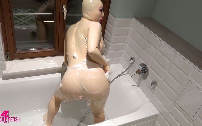 Fem Latex: Showers and pissing in latex