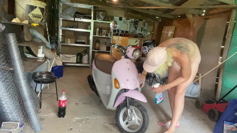 Cuteblonde666: Hairy girl - motorbike cleaning