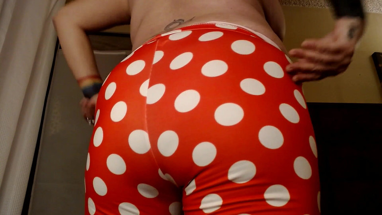 Abby Anna: 臭屁股撕裂洋葱辣椒放屁