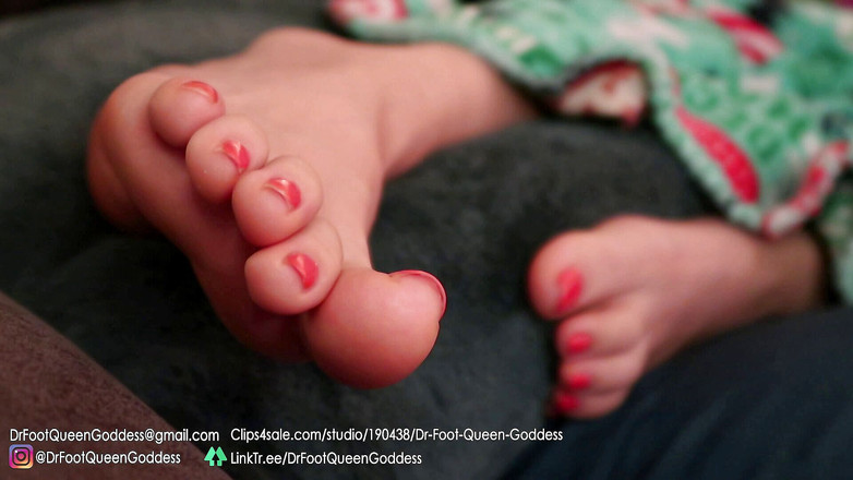 Dr. Foot Queen Goddess: Sofa santai kaki bagian 3