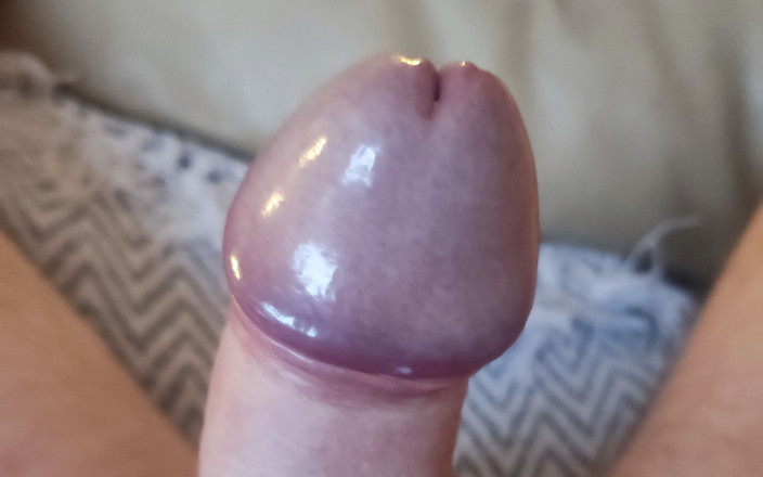 Pellefnatt: Je suis allongée au lit et je joue avec ma...