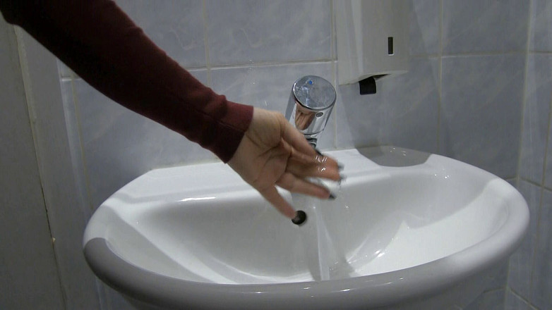 Popp Sylvie: Deepthroat nel ristorante cinese