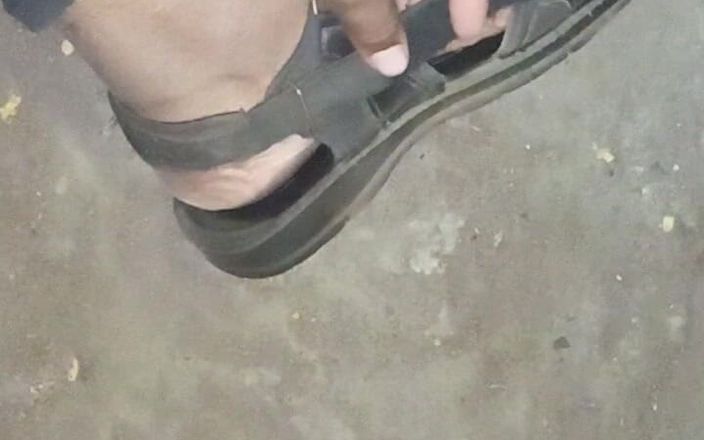 Sweet Indian cock: All'aperto la mia auto massaggio del pene con dildo preservativo