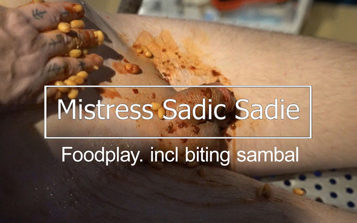 Sadic Sadie: Mit dem Essen spielen