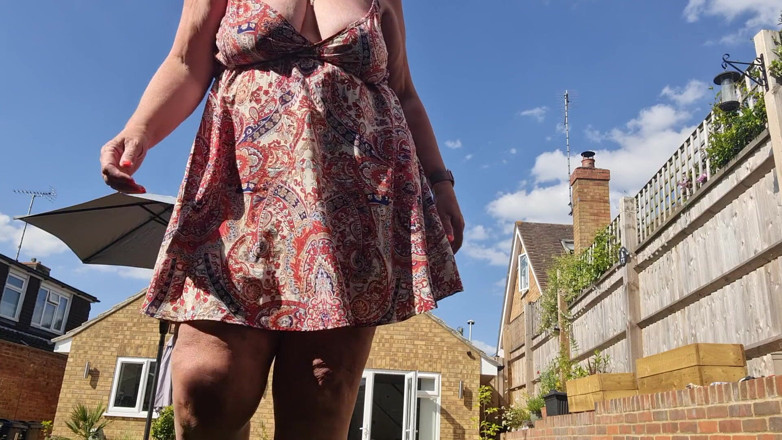 Uk Joolz: Flashing that ass again