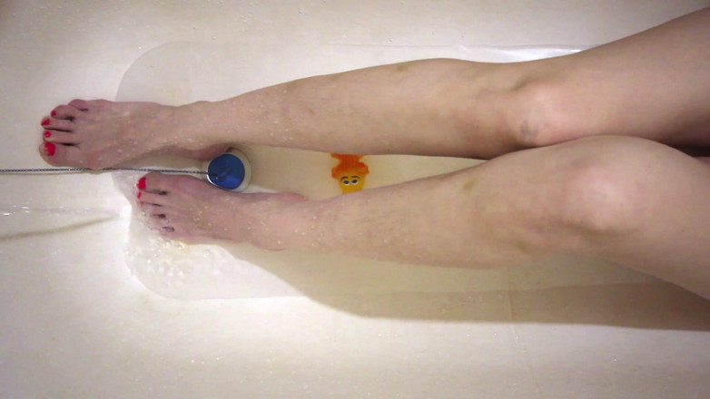 Hairypussyangel: Sexy legs in the bath, footjob and handjob