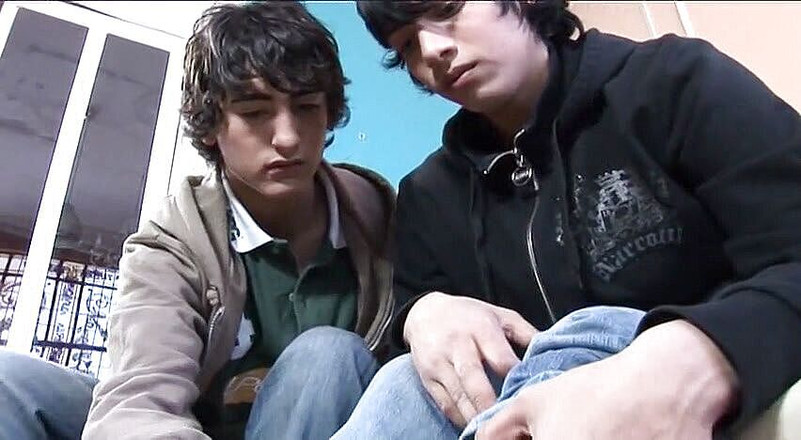 Perverzzo: Kekasih Latin bertelanjang 5