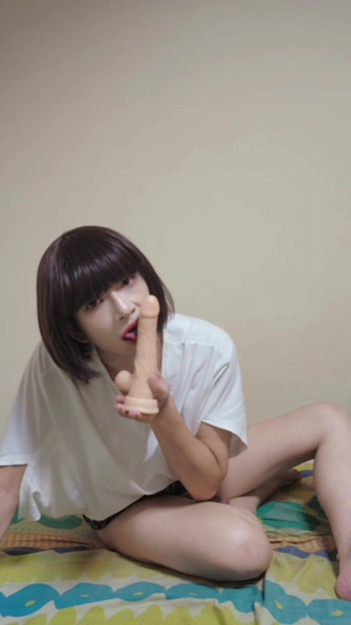 Taiwancdgirl: Shemaleting Xuan用巨大的玩具口交和肛交