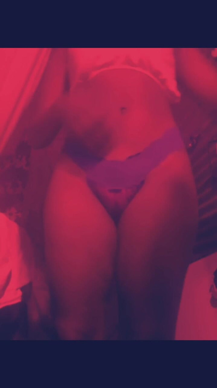 Dorelviss: Mijn stiefvader wil een video met mijn korte broek en...