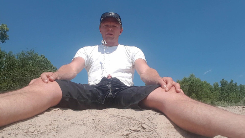 Lapetus: Kencing dan melancap di tebing sungai