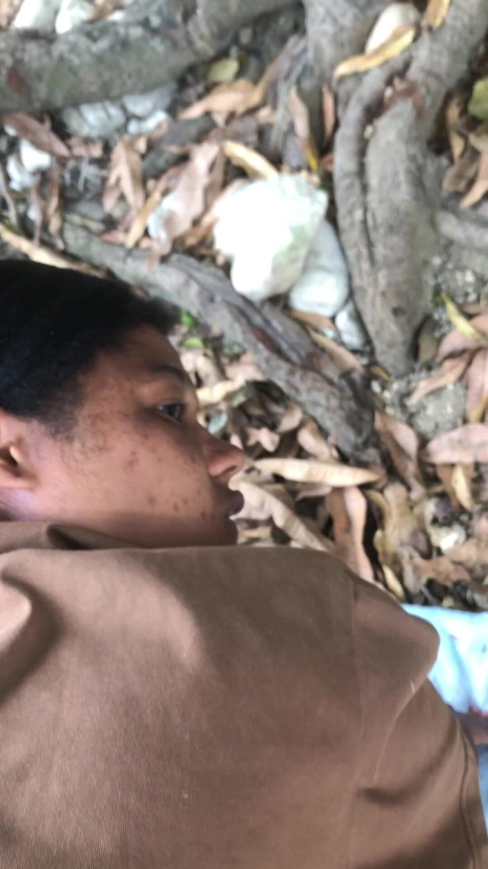 Violetahotvip: डोमी झाड़ी में अजनबी के साथ चूसना और चूसना