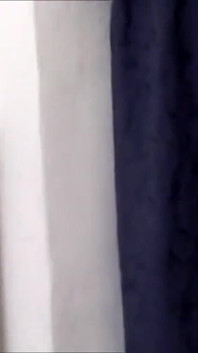 Carla caresse la bite de son patron sur sa chatte avant de la fourrer à l'intérieur