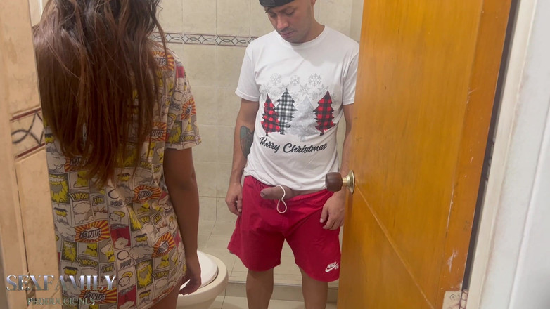 Fredxxx: Моя шаловливая сводная сестра жаждет съесть весь мой член, а я трахаю ее, пока она не испытывает оргазма