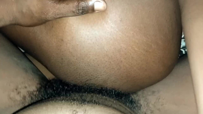 Sexe in real life: The Woman Who Easily Gives Her Coco to Her Neighbors