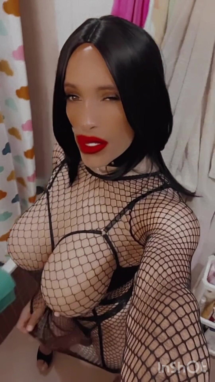 Sissy Slut Brianna: Letakkan Kepala Anda Di Pangkuan Ibu Dan Diam ... Saya akan...