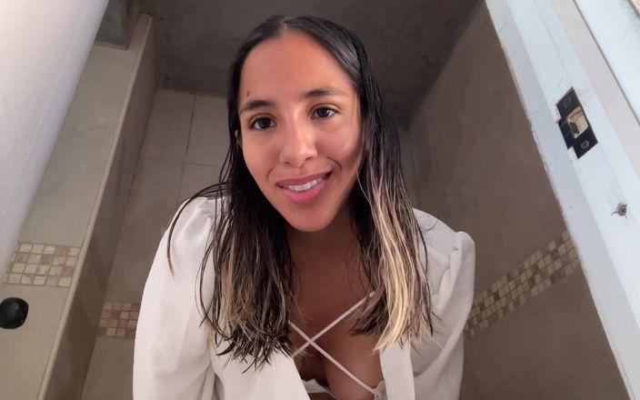 Goddess Alexa femdom: Hostess faz de você sua cadela roleplay humilhação verbal bissexual...
