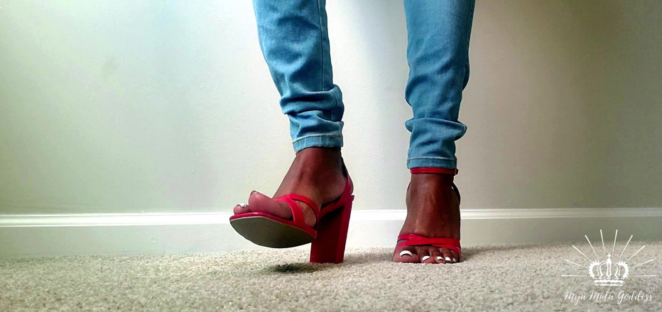 Mya Mula Goddess: Bratty Red Shoes menoreh kaki penghinaan