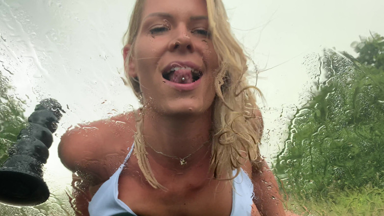 Claudia Macc: Pissing in the rain - fucking a dildo on the car...