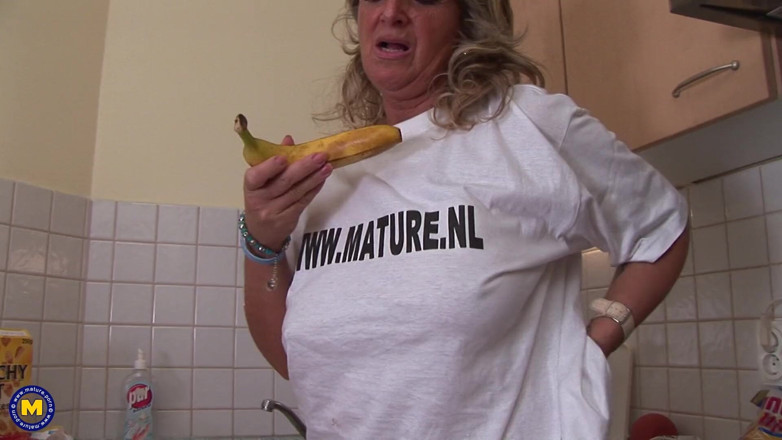 Mature NL: Blonde MILF and Food Play