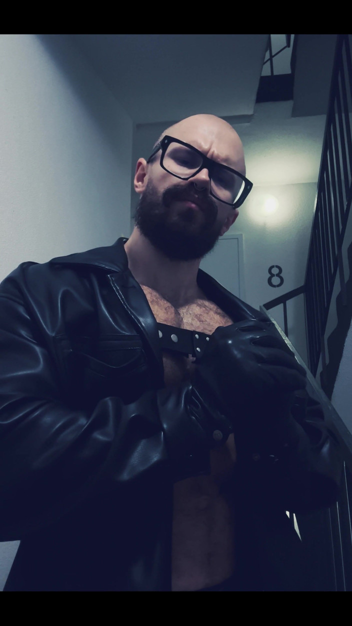Mister Stone: Suara!