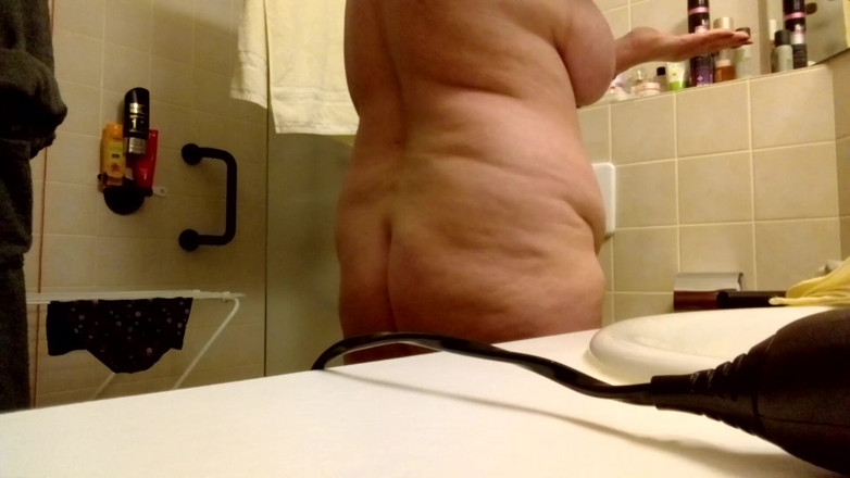 Hot-Pussy66: Applying lotion in the rehab hotel